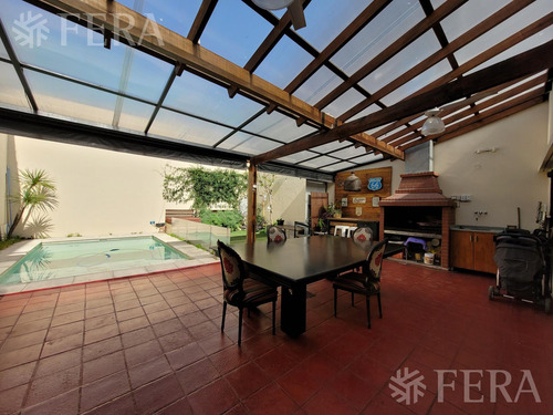 Venta De Casa De 3 Ambientes Con Cochera Y Piscina En Villa Dominico