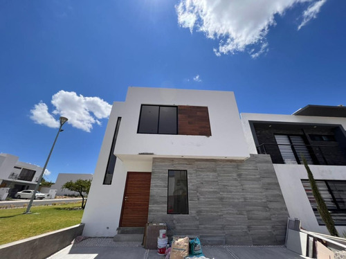 En Venta Casa En Juriquilla San Isidro, 4ta Recamara En Pb, 