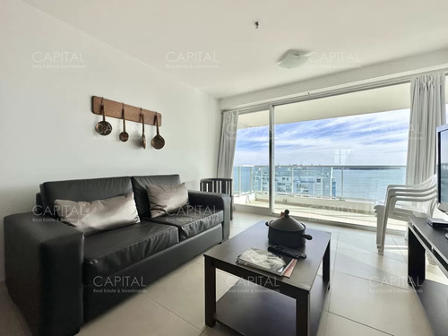Apartamento De Dos Dormitorios Con Parillero En Alquiler Anual, Playa Mansa.