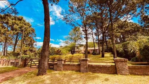 Casa En Venta De 3 Dormitorios En Tio Tom Punta Ballena- Ref: 4351