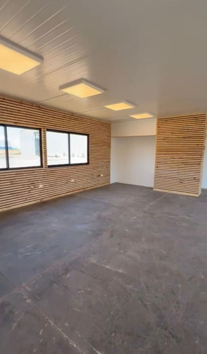 Centro Logístico Con Arriendo De Bodegas Y Almacen...