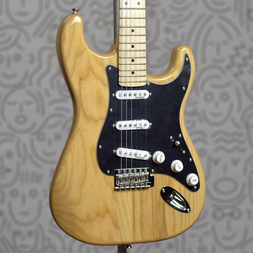 Guitarra de fresno natural V6m Stratocaster V6m con orientación regulada para la mano derecha