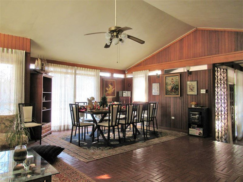 Casa En Venta De 8 Dorm. En La Florida