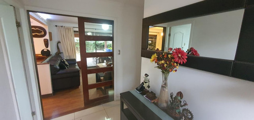 Se Vende Casa De 1 Piso. 3d, 3b + Servicio Y Quincho