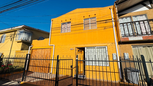 Se Vende Amplia Casa Sector Las Torres 4 Dorm Regularizada