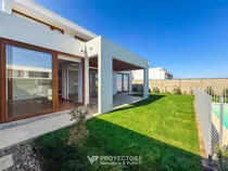 Comprar Casa Nueva En Arriendo De 4 Dorm + Office. En La Dehesa