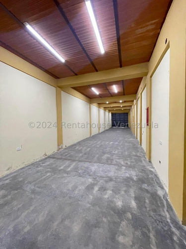 Galpón En Venta En La Avenida Constitución De Maracay Excelente Zona Comercial Listo Para Firmar Negociable Nela 24-23444