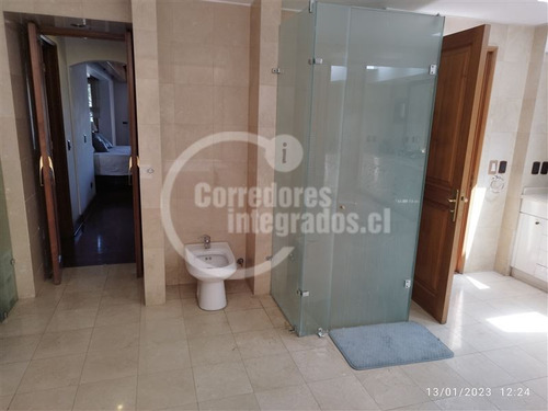 Casa En Venta De 6 Dorm. En La Reina
