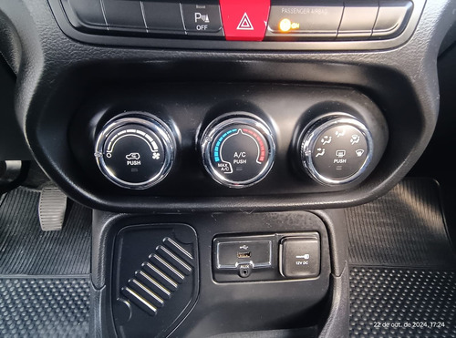 Jeep Renegade Sport 1.8 4x2 Flex 16V Mec.