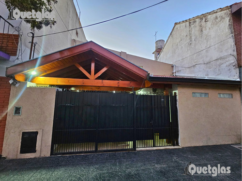 Venta Casa De 4 Ambientes, Con Garaje, Piscina Y Quincho Ap
