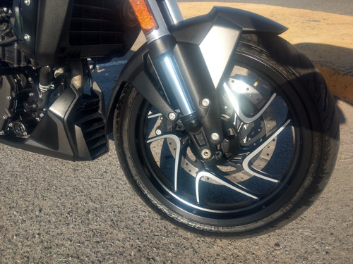 Bajaj Dominar