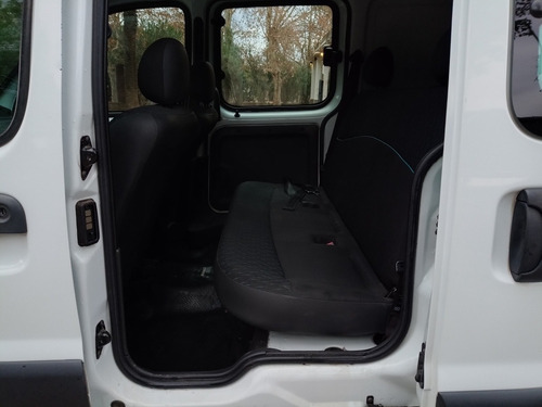Imagen 11 de 12 de Renault Kangoo 2014 1.6 Furgon Ph3 Confort 5as Lc
