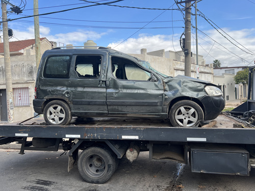 Peugeot Partner Patagónica Volcada