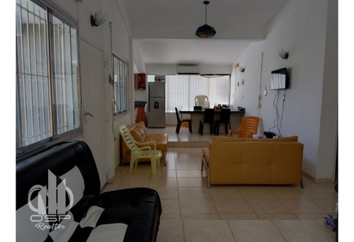 En Venta Casa Con Piscina En Higuerote + Anexo (pe)
