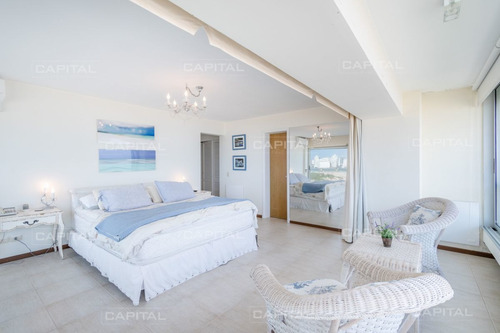 Imagen 20 de 30 de Venta De Amplio Apartamento Sobre Playa Brava Íntegramente Reciclado - Punta Del Este Brava