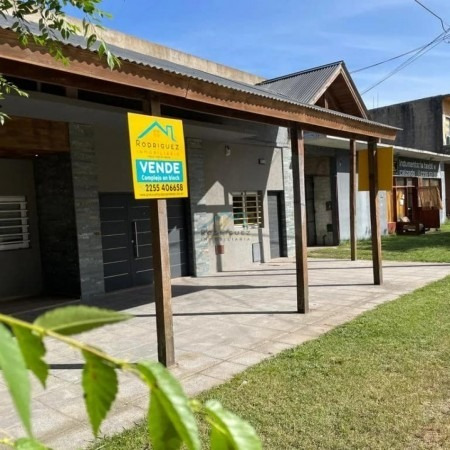 Complejo De Cuatros Departamentos