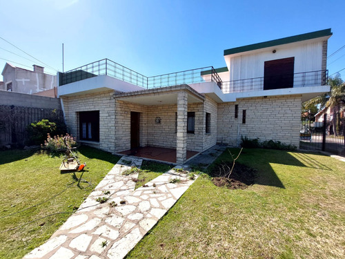 Casa Con Local En Venta En Moron-castelar