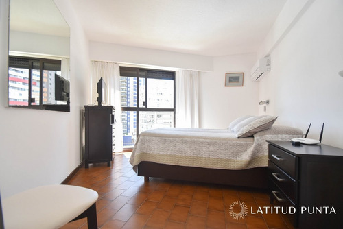 Apartamento En Brava- Ref: 21