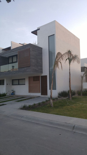 Hermosa Casa En El Condado Cañadas Del Lago, 3 Recámaras, 3.