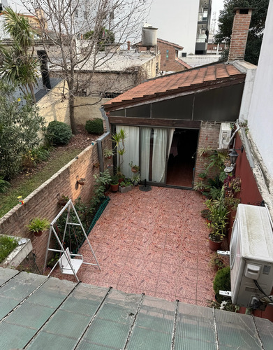 Duplex En Excelente Estado Sobre Calle Medina, Caseros Centro