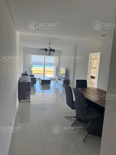Venta Apartamento 2 Dormitorios. Playa Mansa, Punta Del Este.