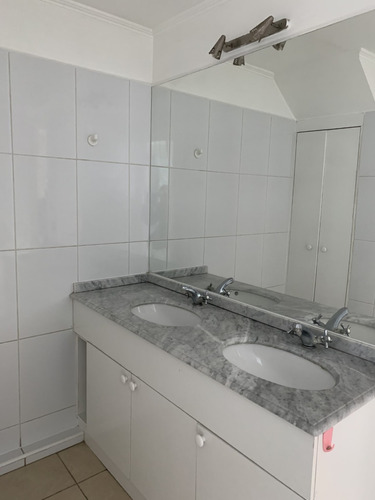 Linda Casa Dentro De Condominio
