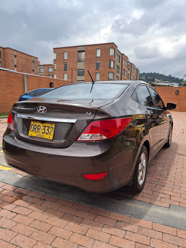 Hyundai Accent I25 1.6 premium mecanico