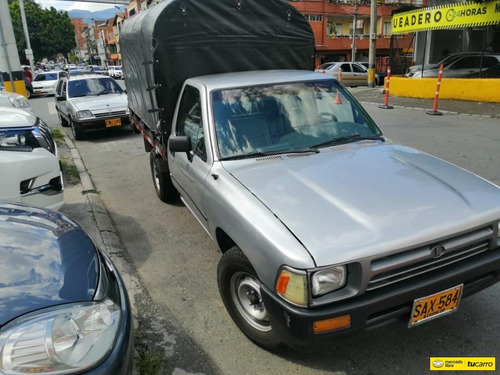 Toyota Hilux Mt 2400cc 4x2