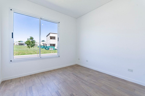 Casa 4 Amb En Alquiler Santa Lucía Con Jardín