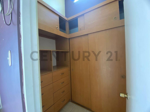 ¡amplia Casa En Arriendo 6d + 3b + Jardín + Quincho En ...