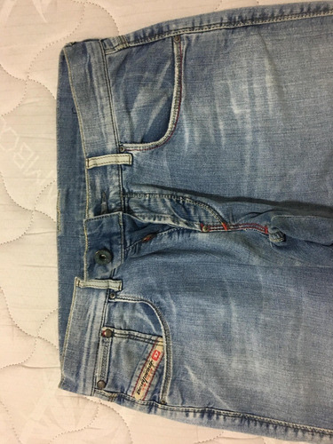 Calça Jeans Feminina Diesel Rasgada