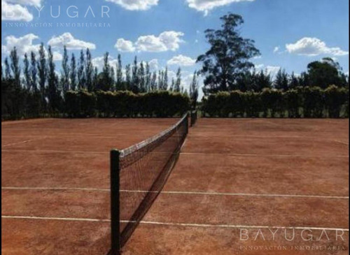 Venta - Lote Central Con Vista Al Golf En Pinares Country Club