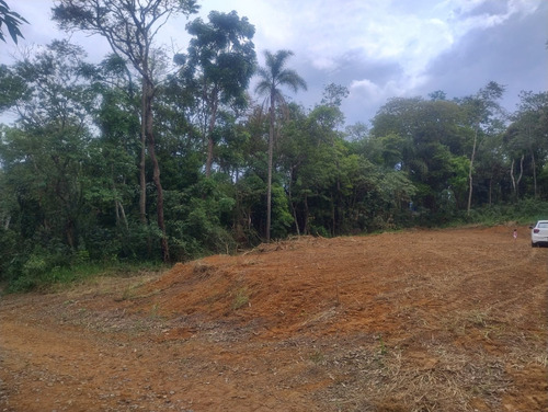Terreno Condomínio Fechado Onde Você Pode Sentir O Ar Puro E Ter Toda A Tranquilidade De Morar Em Um Ambiente Recluso, Você Consegue Chegar Ao Centro Da Cidade E Se Mantém Perto De Tudo Que Precisa.