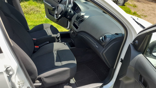 Imagen 15 de 15 de Chevrolet Aveo 2018 1.6 Ls Mt