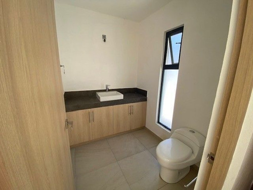 Casas En Venta En Grand Juriquilla, 3 Recamaras, Jardín, Family Room, Lujo!