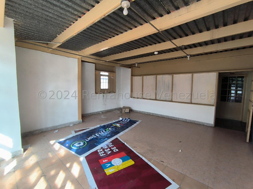 Mini Centro Comercial En Venta En La Mora I 24-29093 Irrr