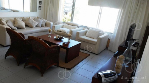 Imagen 4 de 12 de Apartamento En Primera Linea, Playa Mansa, 2 Dormitorios *