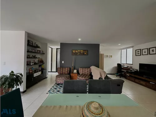 Apartamento Con Comodos Espacios En Sabaneta(mls#250053)