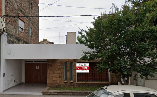Imponente E Impecable Propiedad En El Centro De La Localidad De Arrecifes (b)