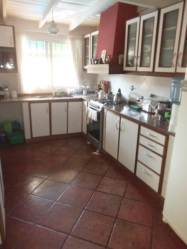 Imagen 8 de 23 de Chalet Reciclado 5 Dormitorios, Jardín Piscina, Cochera X 2. Impecable.