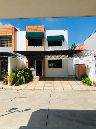 Benmar Salas Vende Casa En Valencia Urb Trigal Norte Res Villa Prado Alto