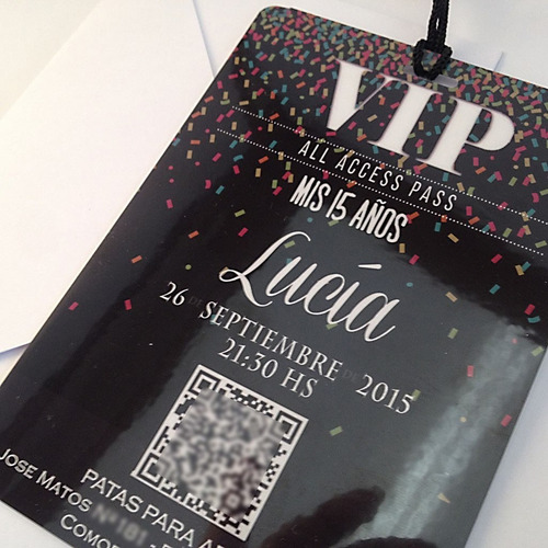 Invitaciones 15 Años Vip Simil Pvc C/mensaje En Qrcode X10