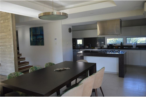 Venta Casa 5 Amb Con Pileta - Barrio Nuevo Quilmes