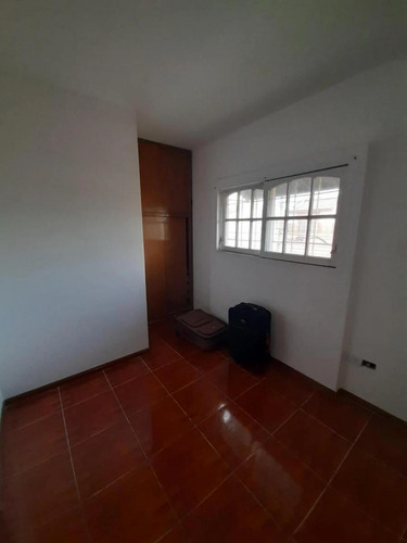 Casa En Venta - 3 Dormitorios 3 Baños - 247mts2 - Lanús Este