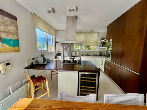Acassuso Libertador Al Rio, Lindísima Casa En Venta Desarrollada En 3 Plantas