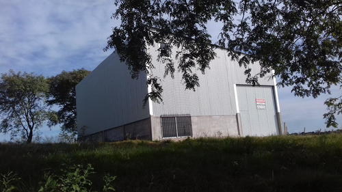 Alquiler Galpón 240 M2 En 2 Hás Av Oribe Casi Arenal Grande