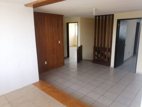 Imagen 3 de 13 de Casa En Renta De 3 Hab Uso De Suelo Comercial Cerca Del Cent
