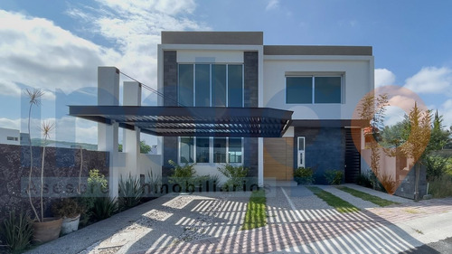 Imagen 1 de 30 de Casa Nueva En Venta En Colinas De Juriquilla Frente A Área V