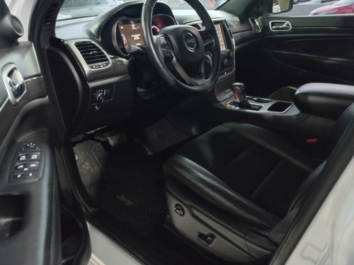 Imagen 12 de 15 de Jeep Grand Cherokee Laredo 4x4 2017