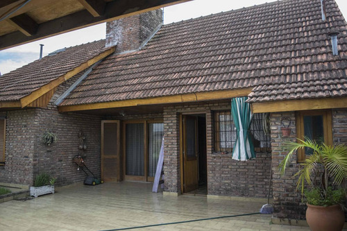 Casa De 5 Ambientes Con Cochera En Venta En Martinez